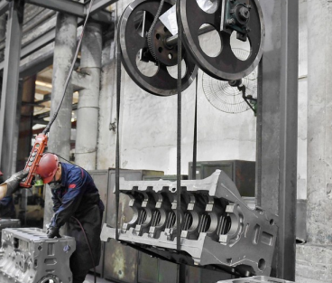 電動葫蘆翻轉(zhuǎn)機構(gòu)在東風(fēng)汽車廠投入使用