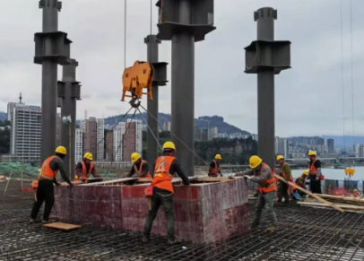 鋼絲繩電動葫蘆加快北濱公園科技館建設(shè)進度