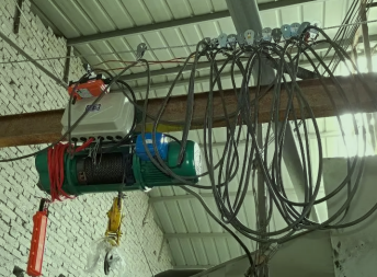 給鋼絲繩電動(dòng)葫蘆接電纜線難嗎