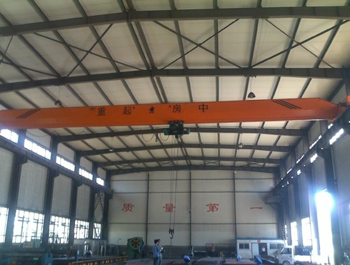 廠房內(nèi)吊裝作業(yè)